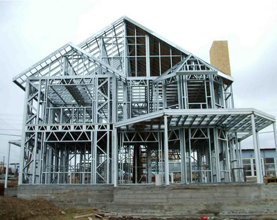 為何輕鋼別墅龍骨機行業仍處觀望態勢？建筑材料的視角分析